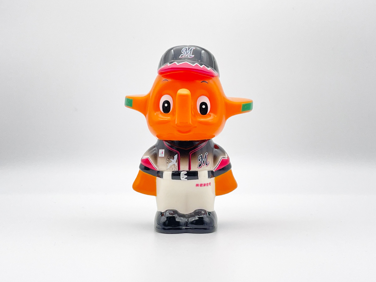 千葉ロッテマリーンズ版の佐藤製薬サトちゃんソフビ貯金箱（コインバンク）