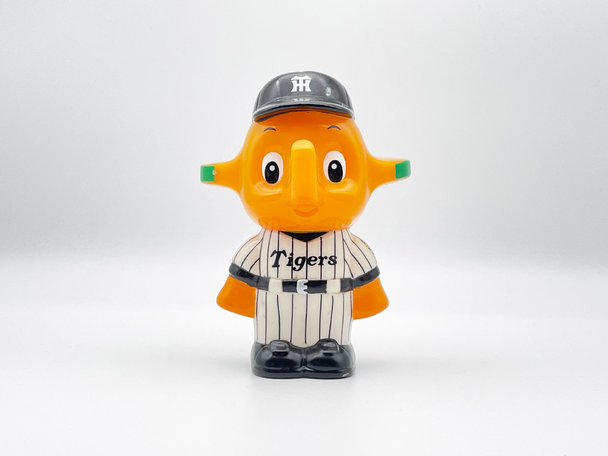 阪神タイガース版の佐藤製薬サトちゃんソフビ貯金箱（コインバンク）