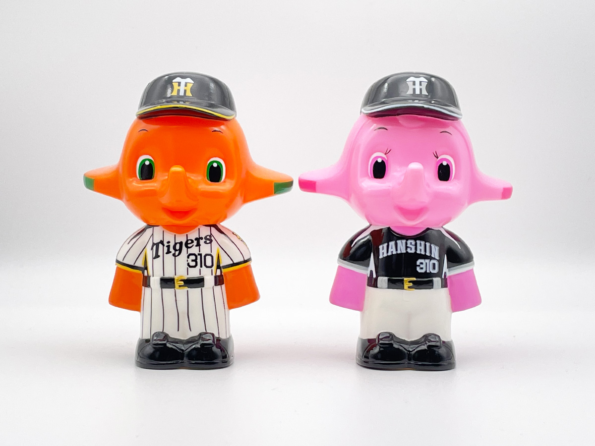 阪神タイガース版の佐藤製薬サトちゃんソフビ貯金箱（コインバンク）